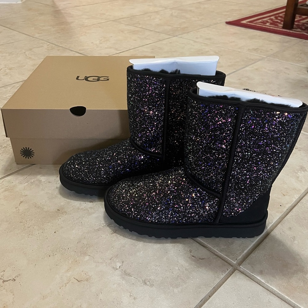 UGG Classic Short in Cosmos Sequin